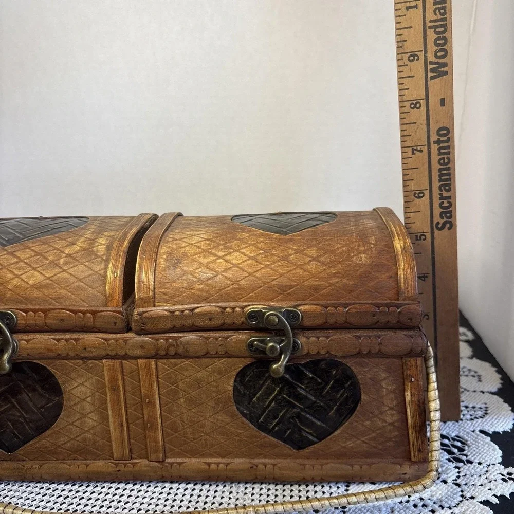 VTG Boho Woven Bamboo & Wood Decorative Keepsake Box with Brass Latches dome Lid